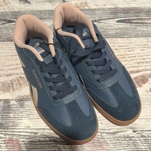 NWB Reebok Forte Lounge women’s Navy and Tan Sneakers SZ WNS 8